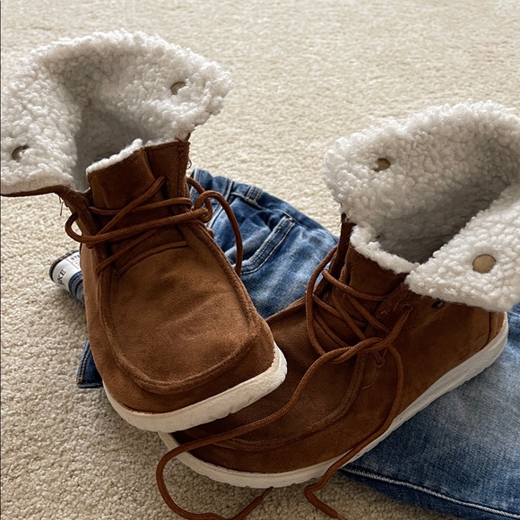 Gypsy Jazz Brown Ankle Boots with White Fur Lining - Picture 14 of 14